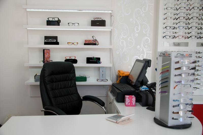 opticien-LES MUJOULS-min_spectacle-office-furniture-room-interior-design-design-809392-pxhere.com